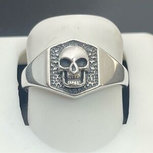 Size 7 sterling silver skull ring